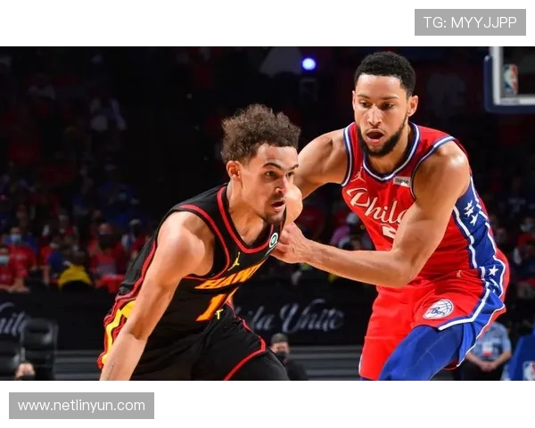 哈特戈贝尔与对手争抢篮板冲突 裁判回看判定前者恶意犯规